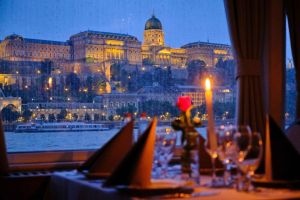 Bistro Dinner Cruise in Budapest